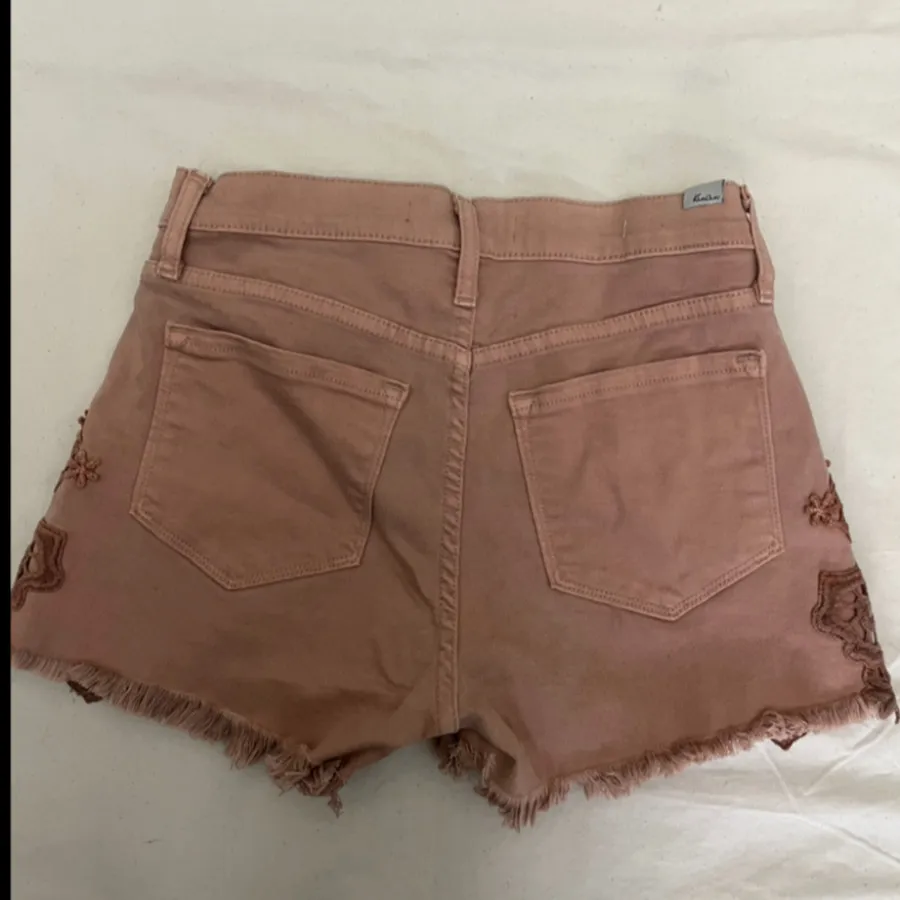 شلوار کوتاه گلبهی