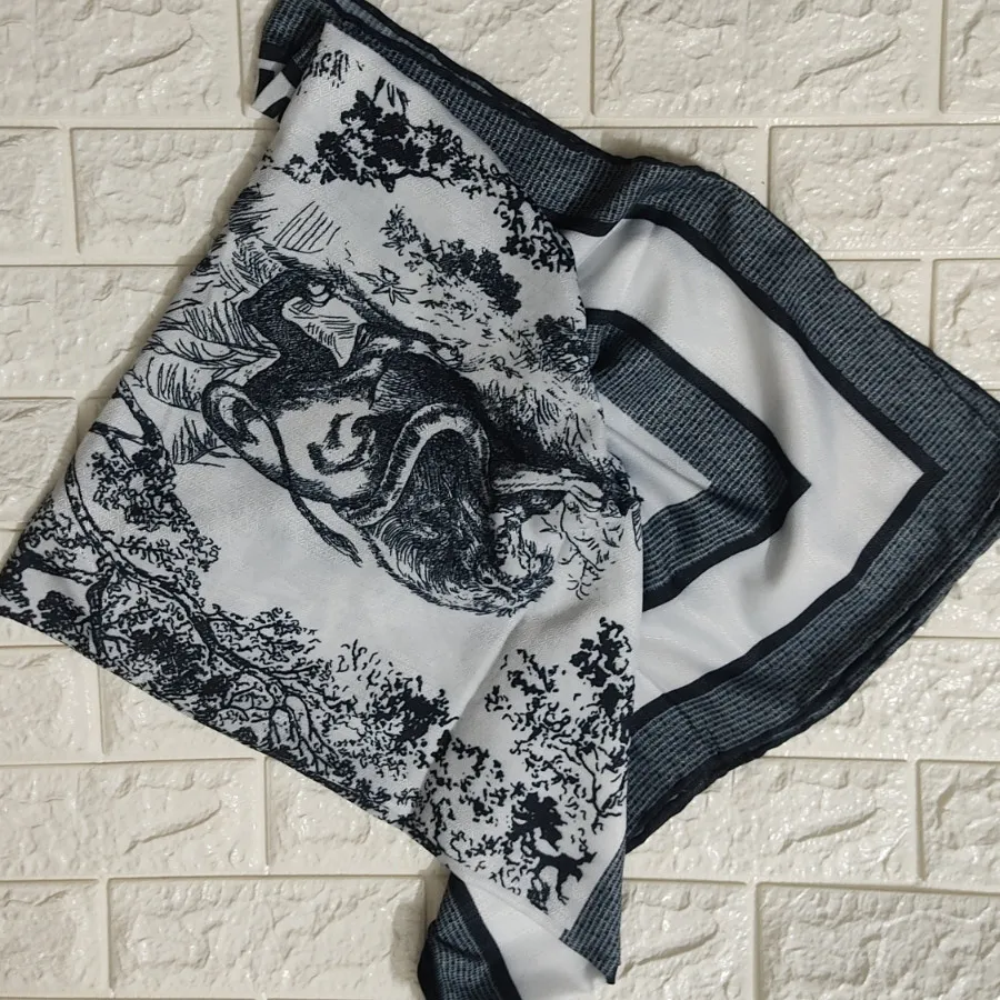 روسری طرح جنگل