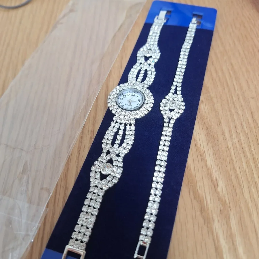 ست ساعت و دستبند نگین دار