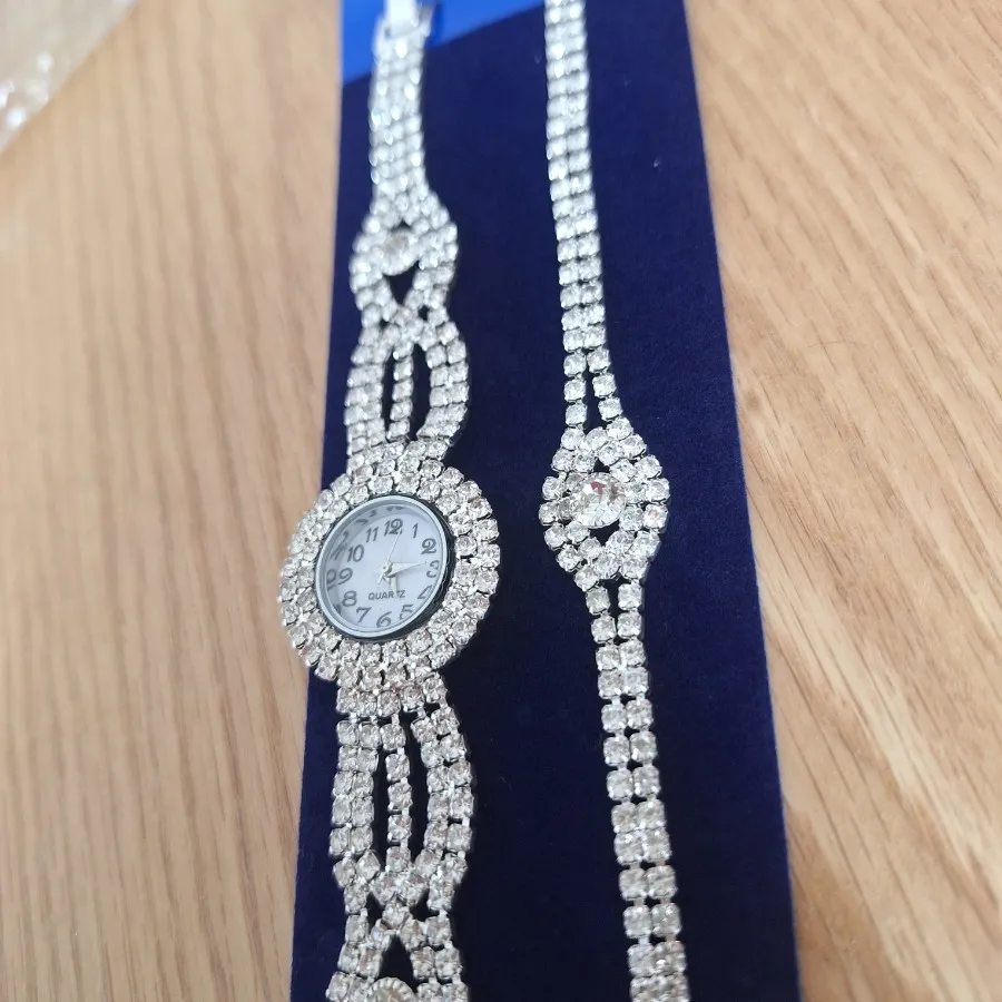 ست ساعت و دستبند نگین دار