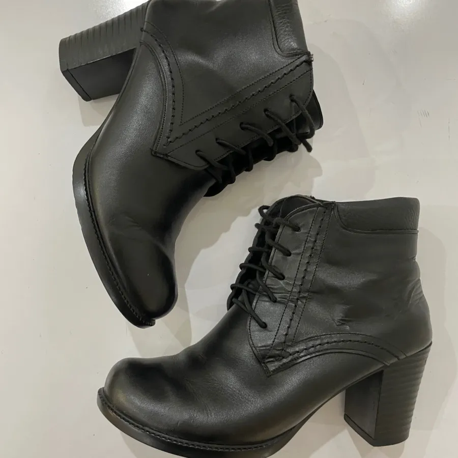 نیم بوت چرم 40