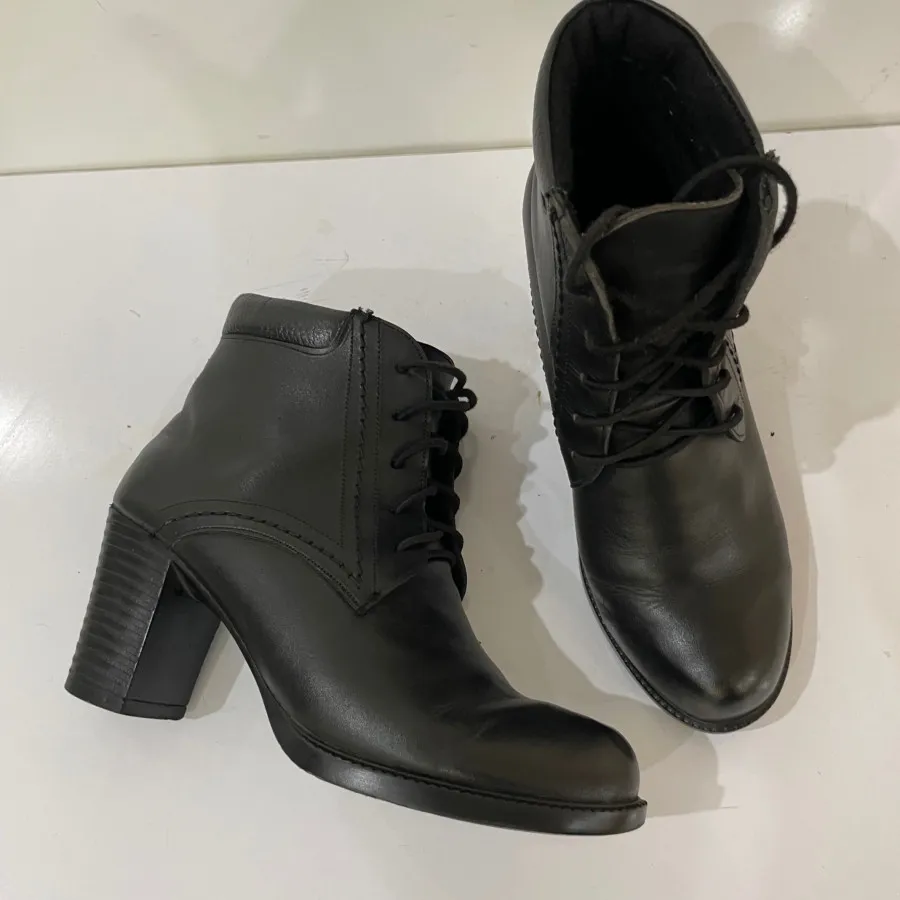 نیم بوت چرم 40