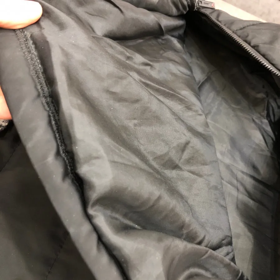 کاپشن جلو بسته