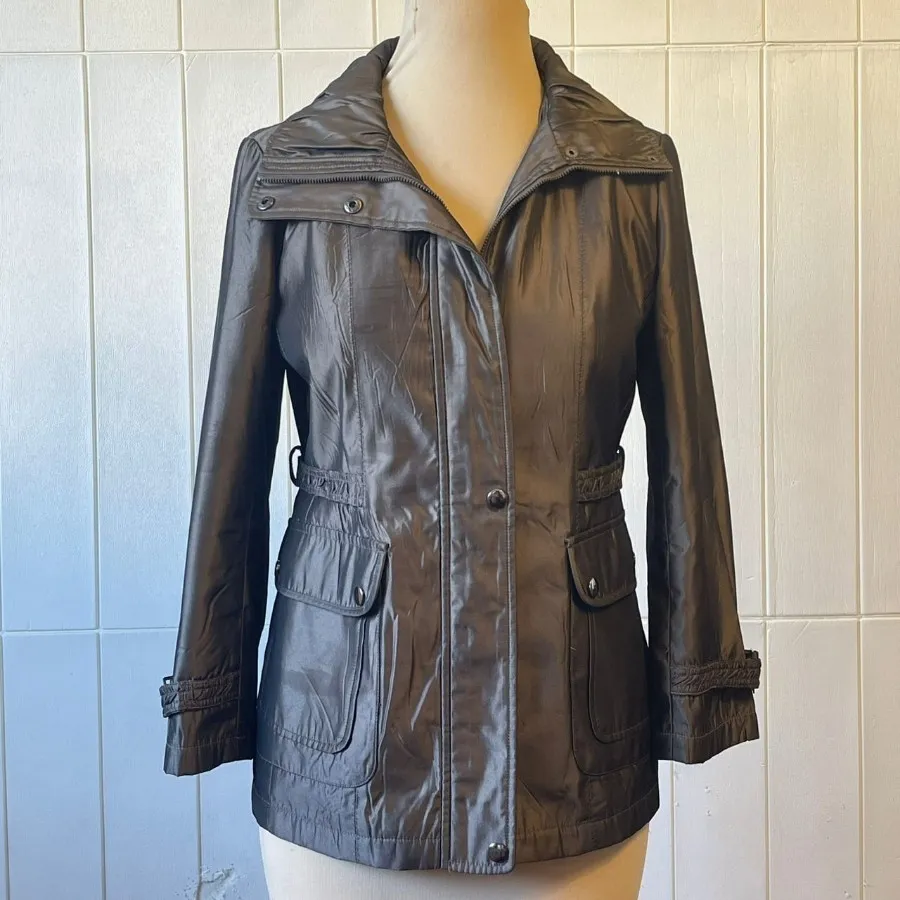 کت یا مانتو پاییزه