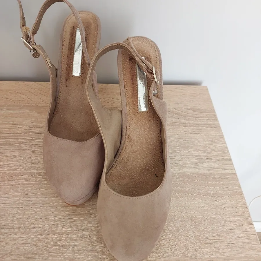 کفش پاشنه بلند زنانه