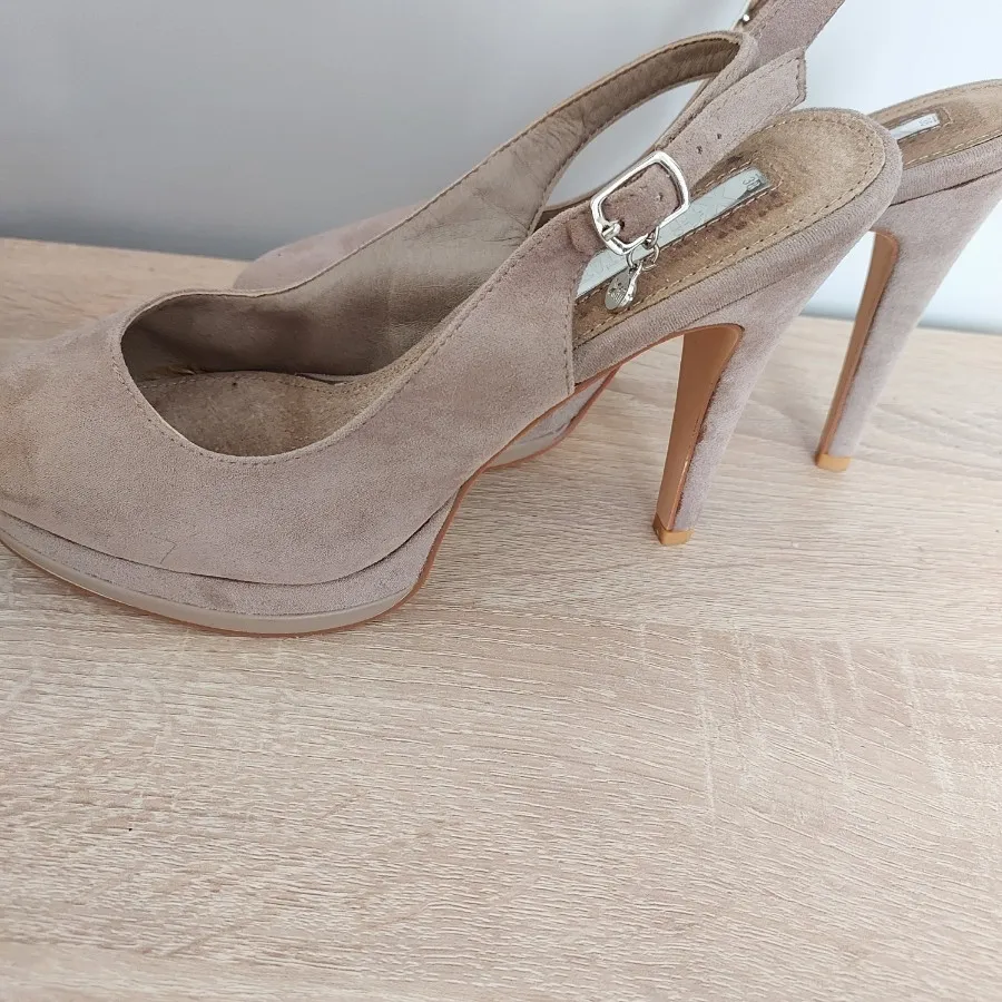 کفش پاشنه بلند زنانه