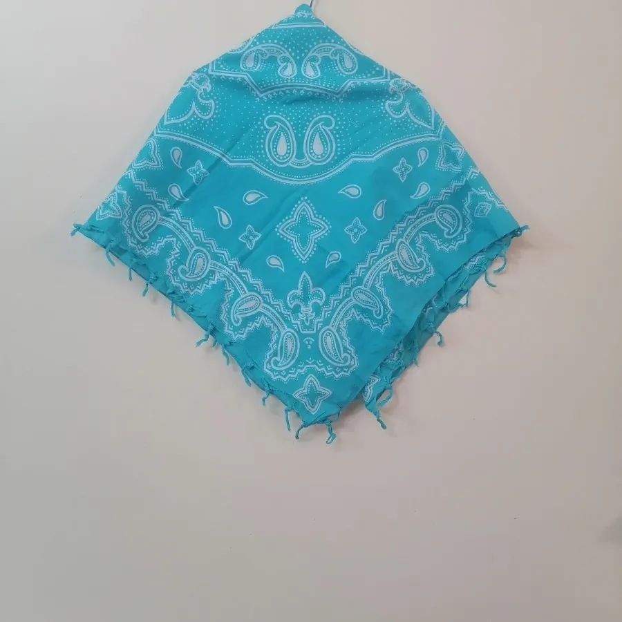 روسری نخی فیروزه ای