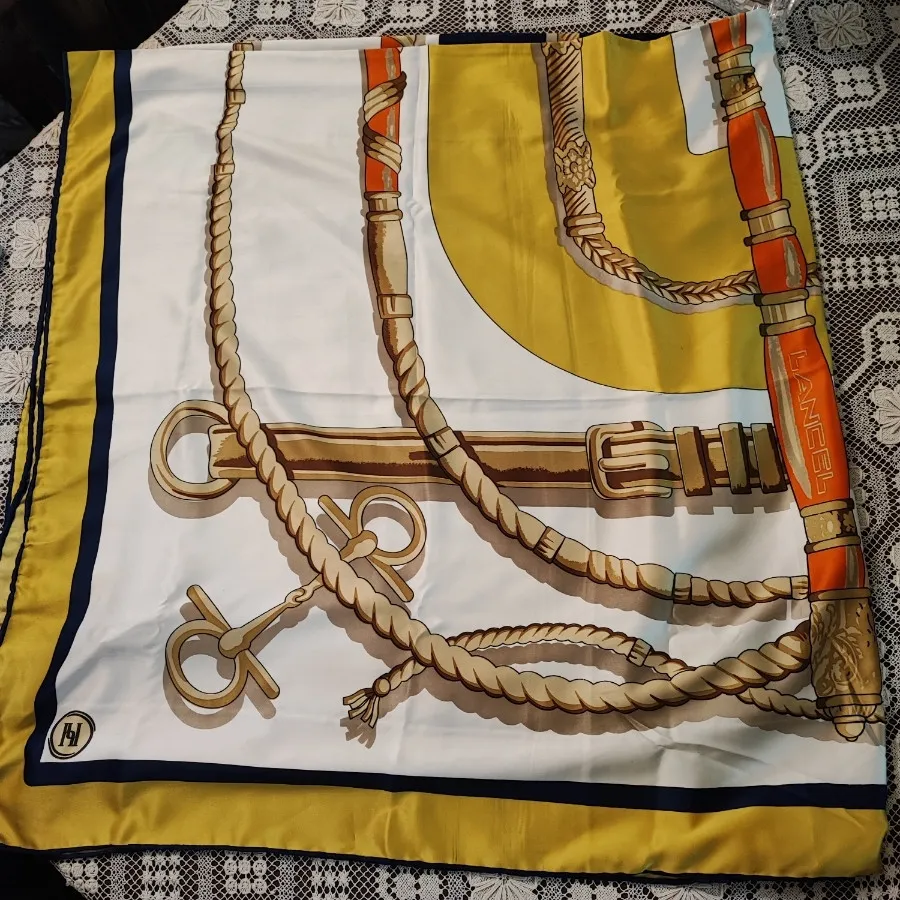 روسری ابریشمی