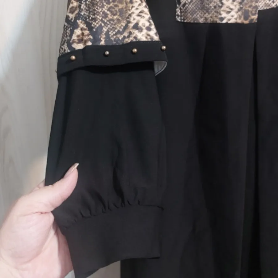 مانتو مشکی و پوست ماری