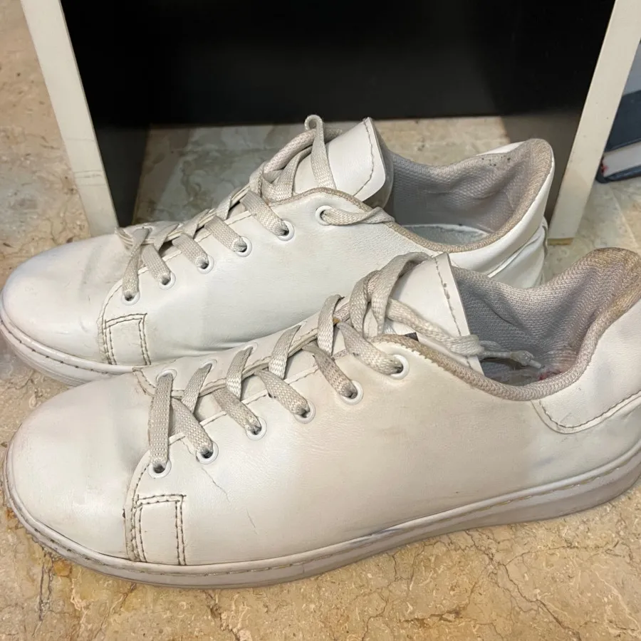 کتونی سفید مینیمال ?