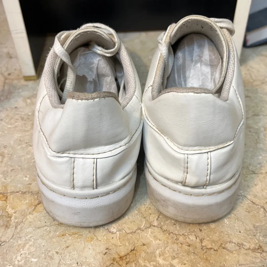 کتونی سفید مینیمال ?