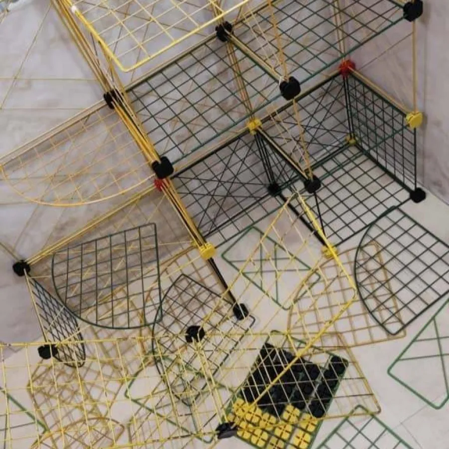 قفسه ی فلزی مشبک