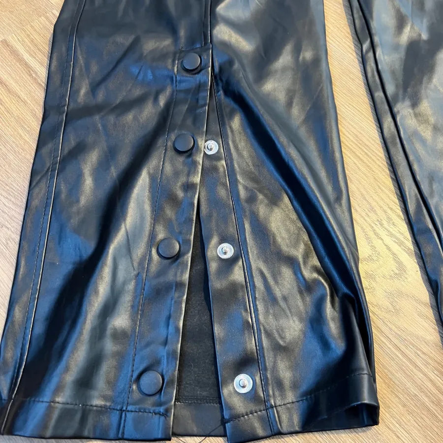 شلوار واید چرم