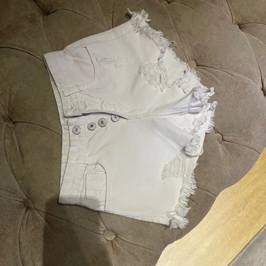 شلوارک سفید