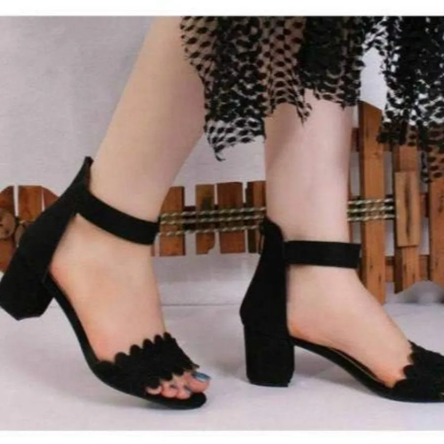 صندل پاشنه دار دنا