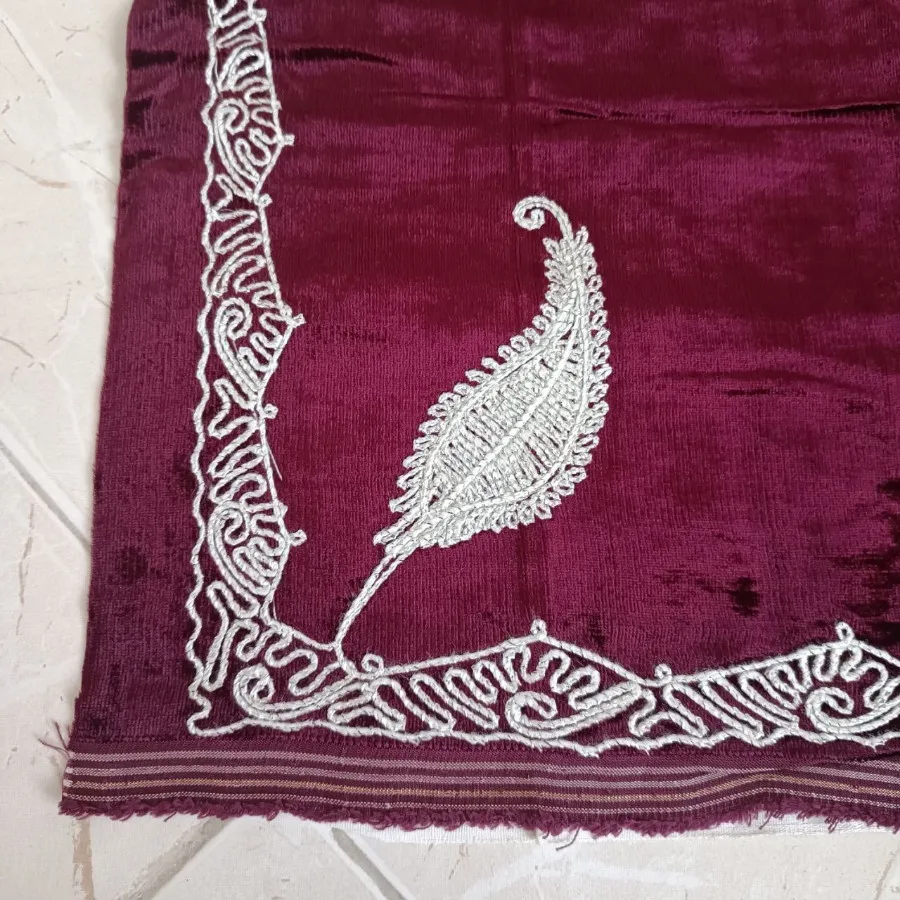 رومیزی مخمل قدیمی