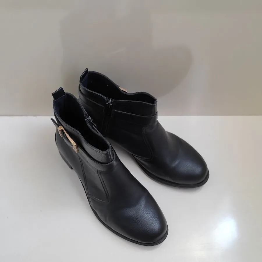 نیمبوت  سگک دار سایز 39