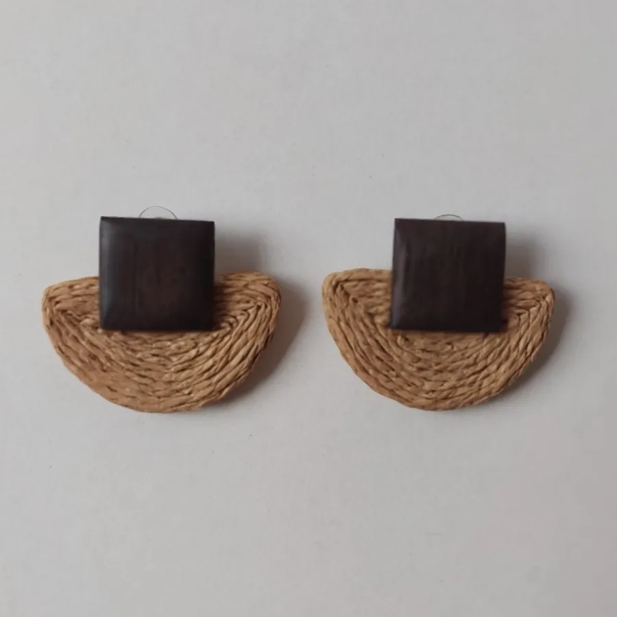 گوشواره چوبی