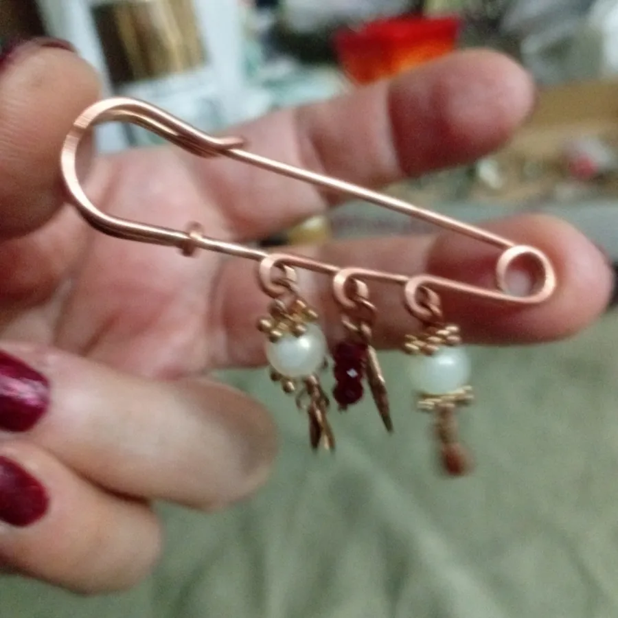 گل سینه مسی با سنگ