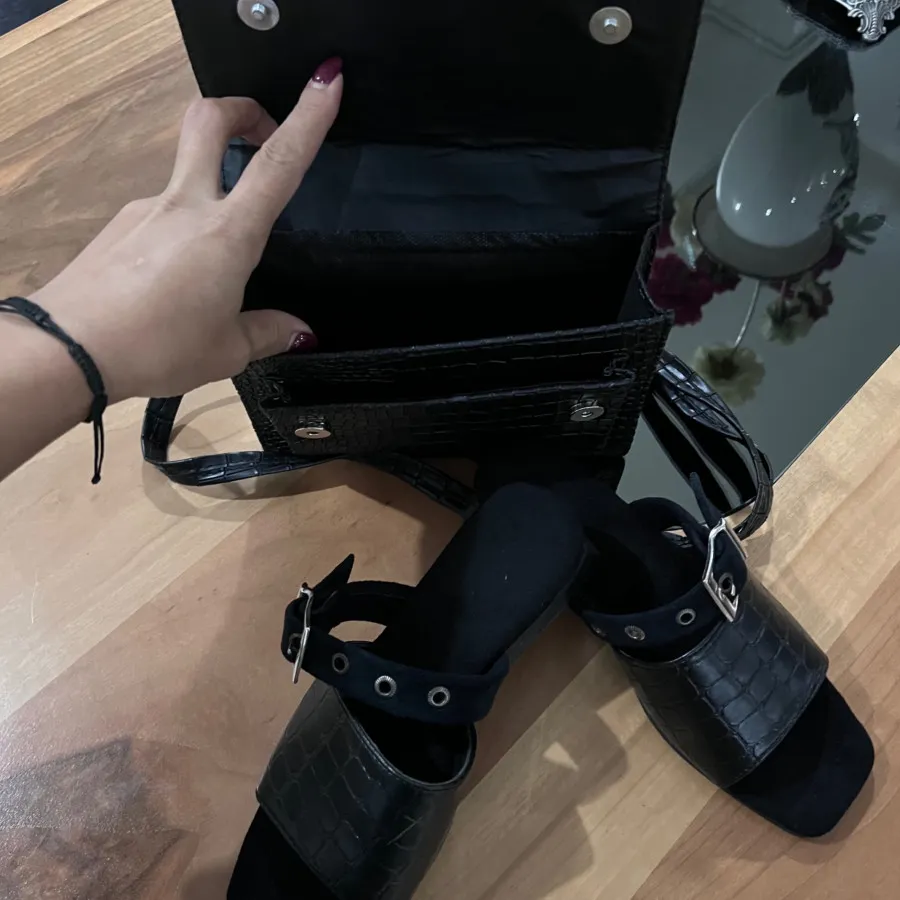 صندل و‌کیف