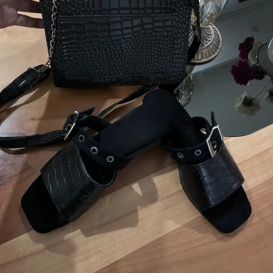 صندل و‌کیف