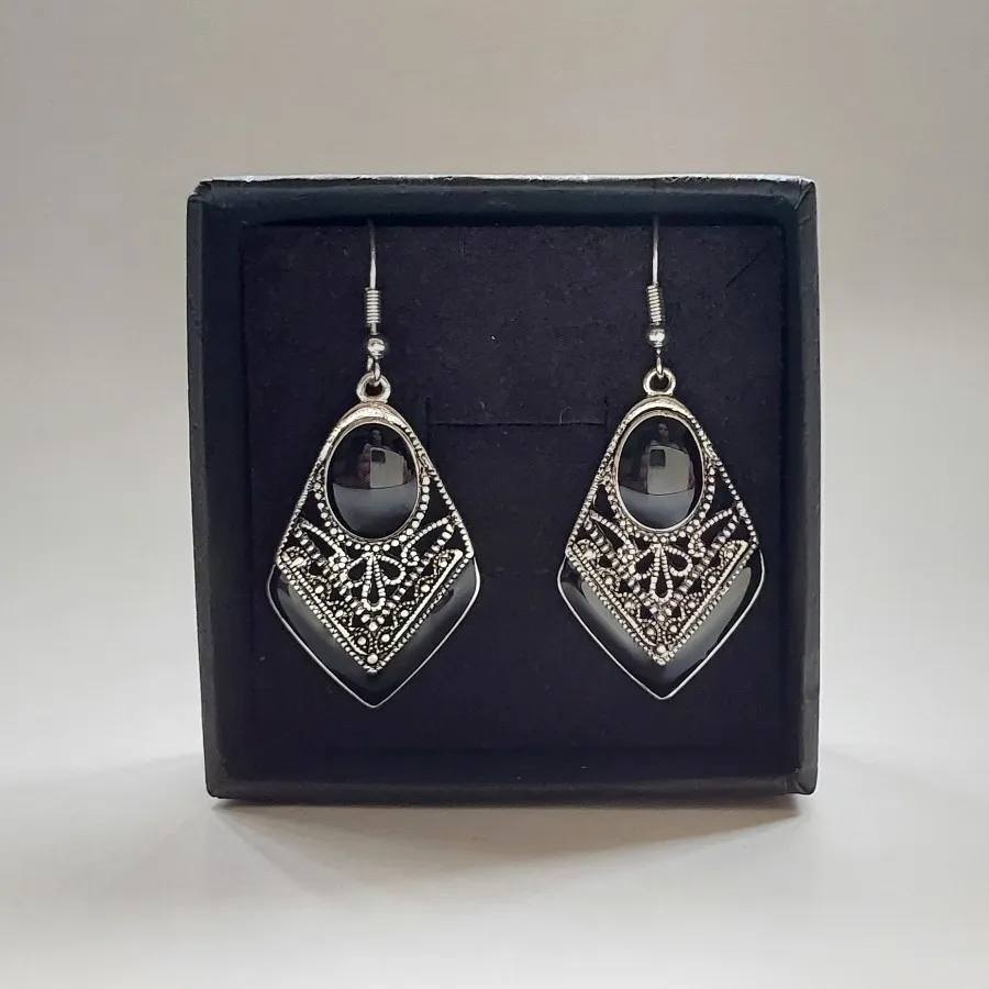 گوشواره نگین مشکی