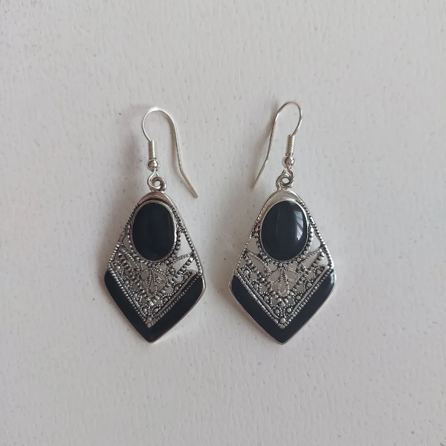 گوشواره نگین مشکی