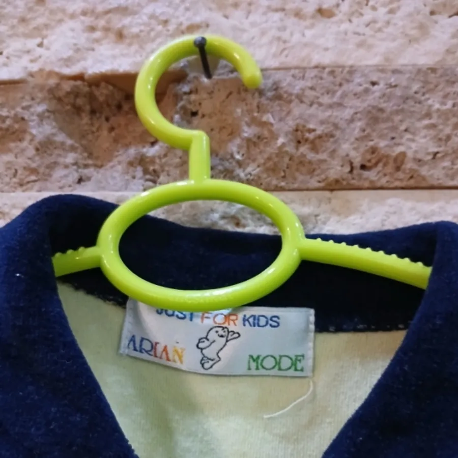 کت مخمل بچگانه