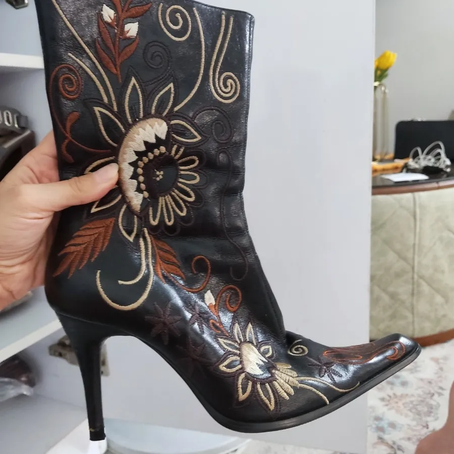 نیم بوت گلدوزی شده برند