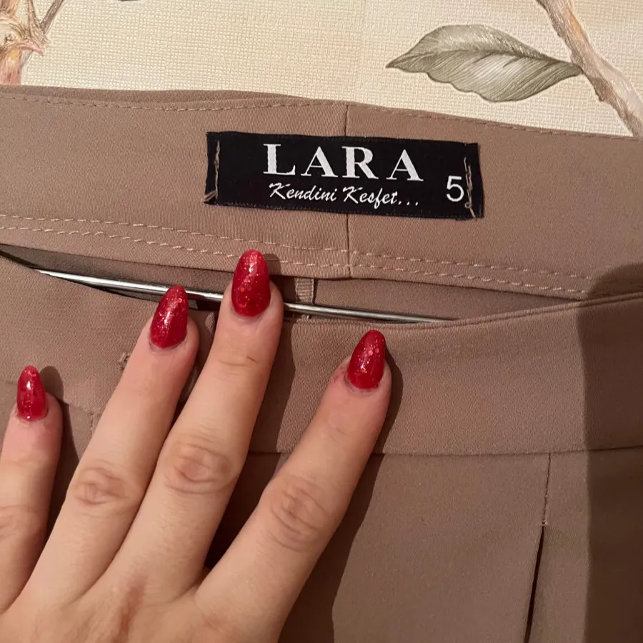 شلوار پارچه ای لارا