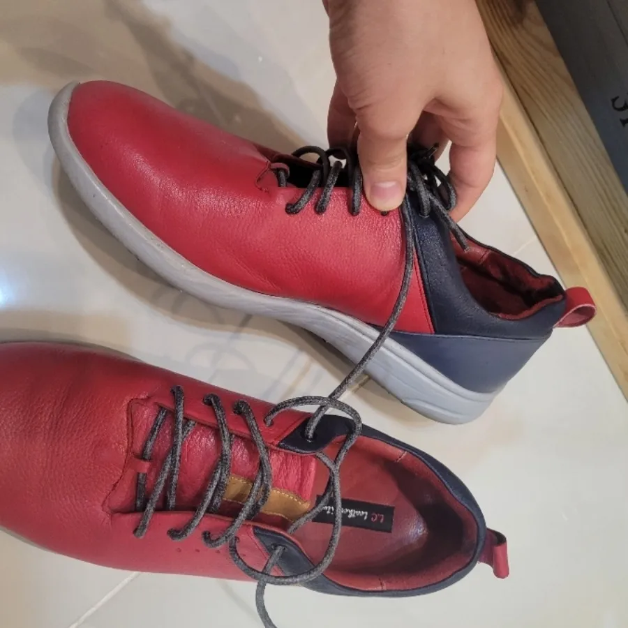 کفش کتونی چرم مارال