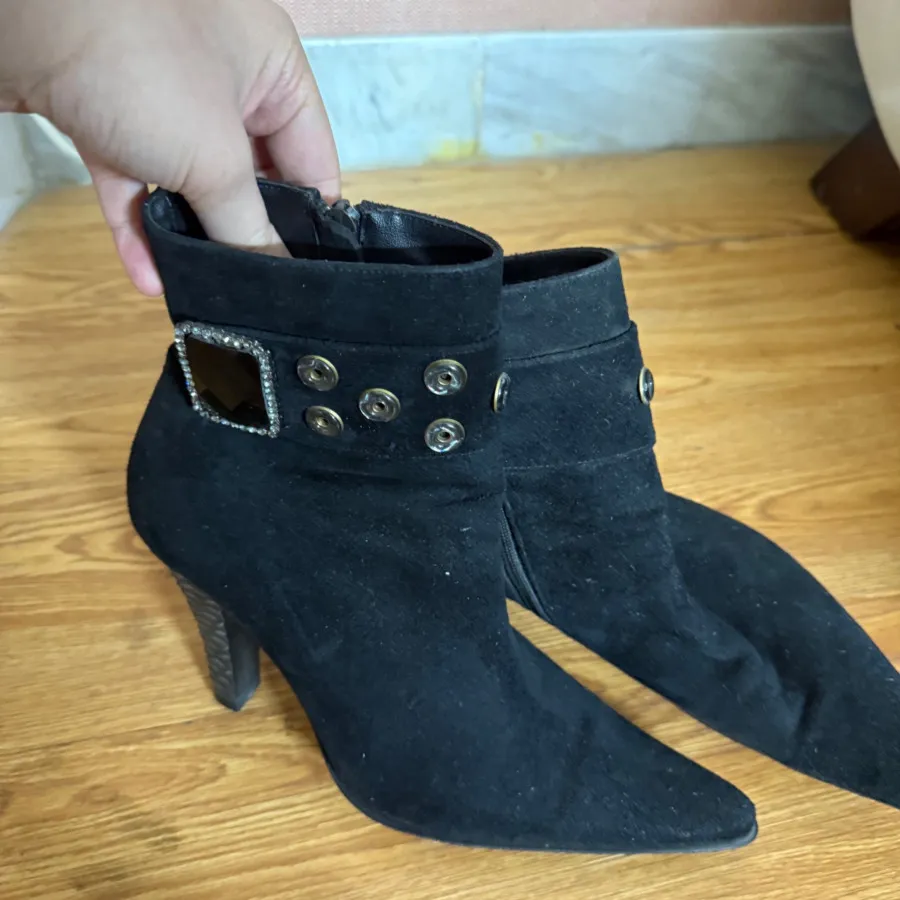 بوت پاشنه دار سالم