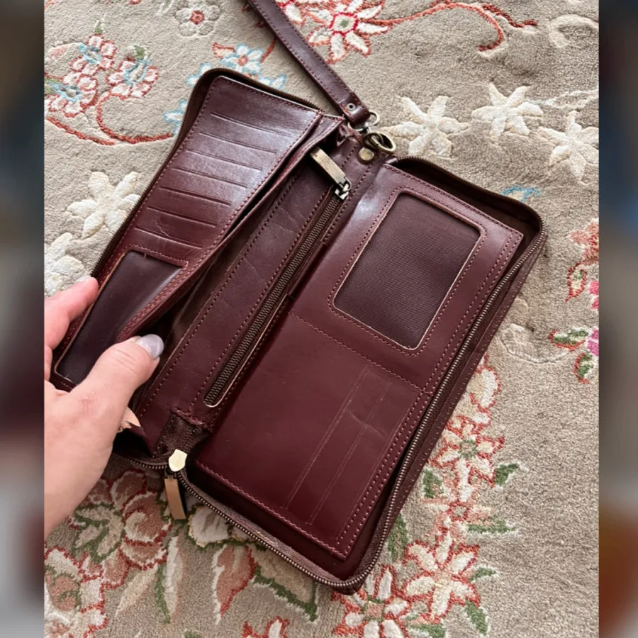 کیف پول دستی