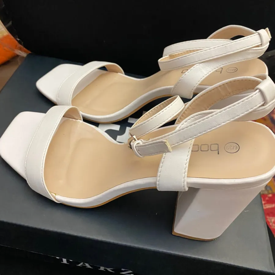 صندل پاشنه بلند برند بوهو