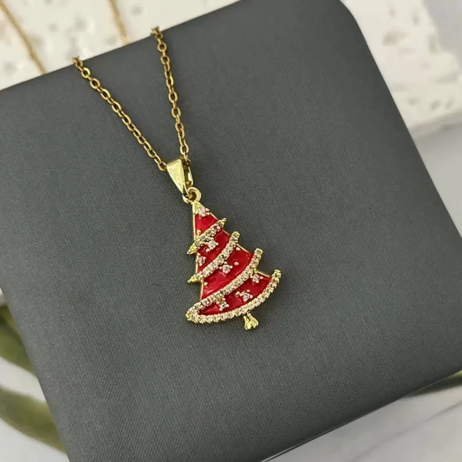 گردنبندادم برفی و درخت