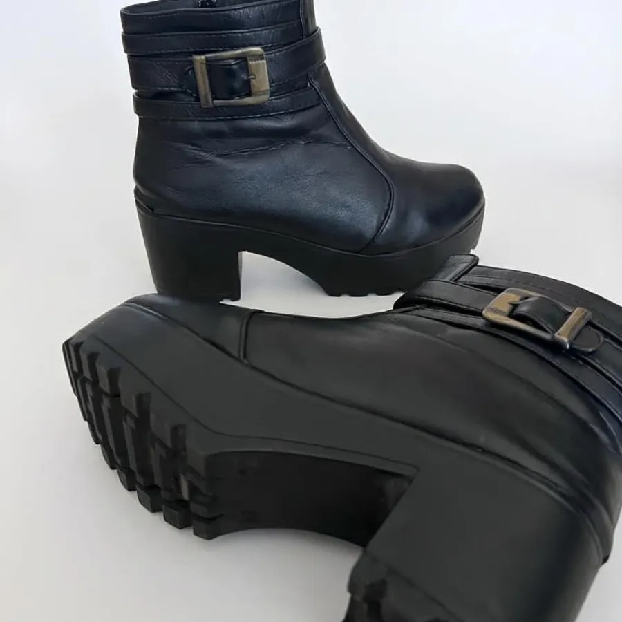 بوت چرم زنانه