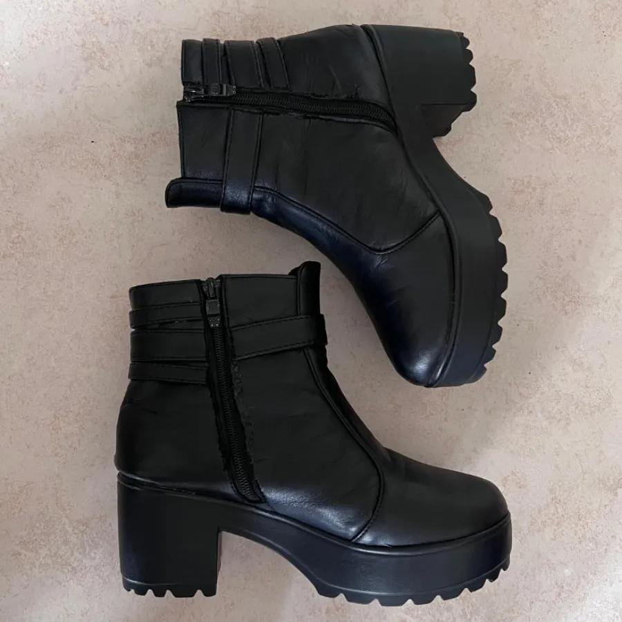 بوت چرم زنانه