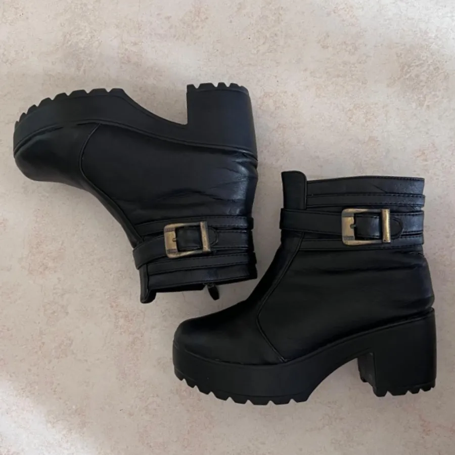 بوت چرم زنانه