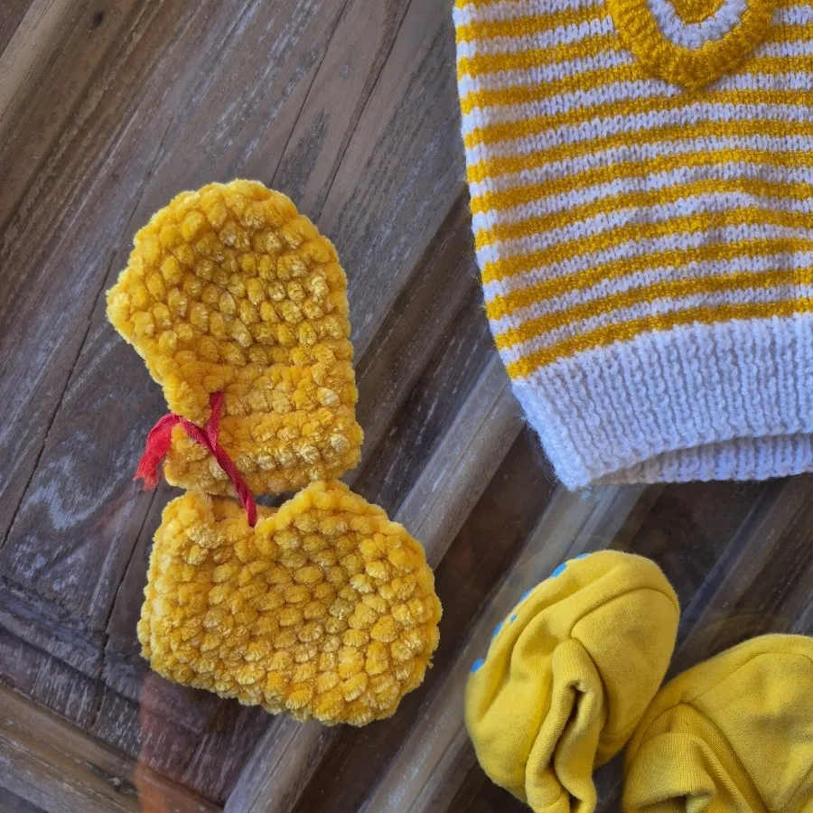 جلیقه دست بافت و پاپوش