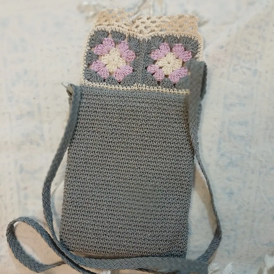 کیف موبایل قلاب‌بافی