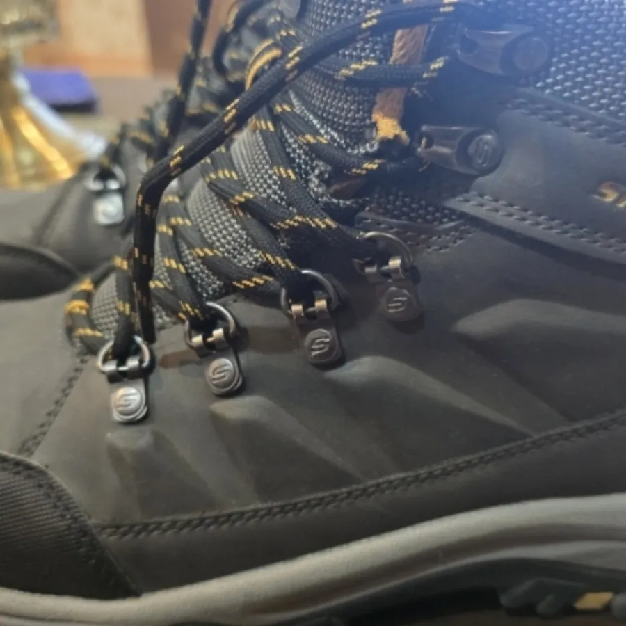 کفش اسکیچرز