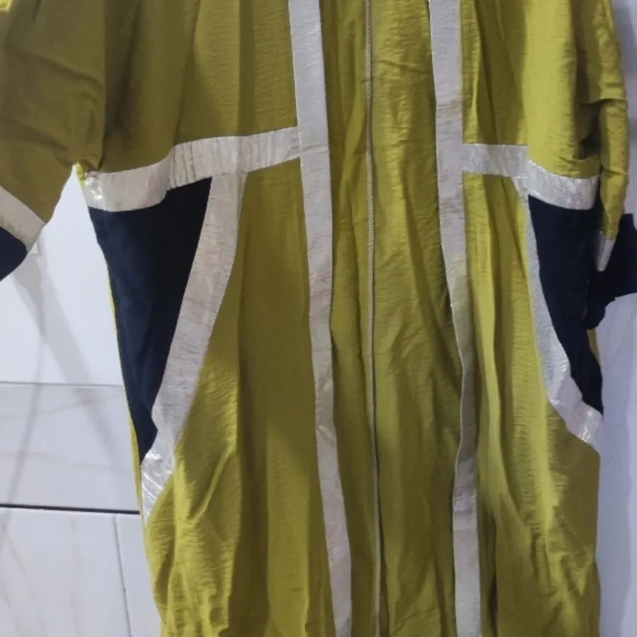 مانتو جلو باز