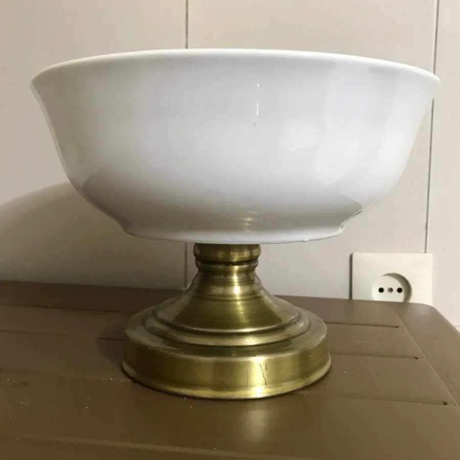 ظرف پایه دار