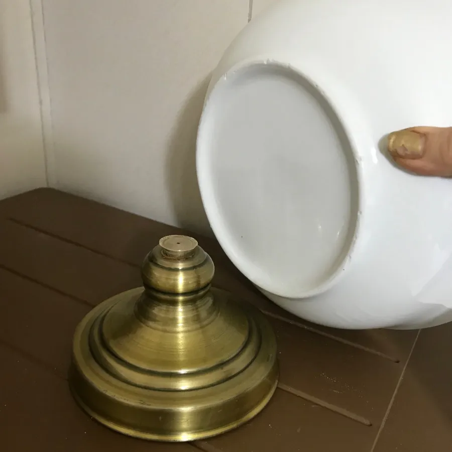 ظرف پایه دار