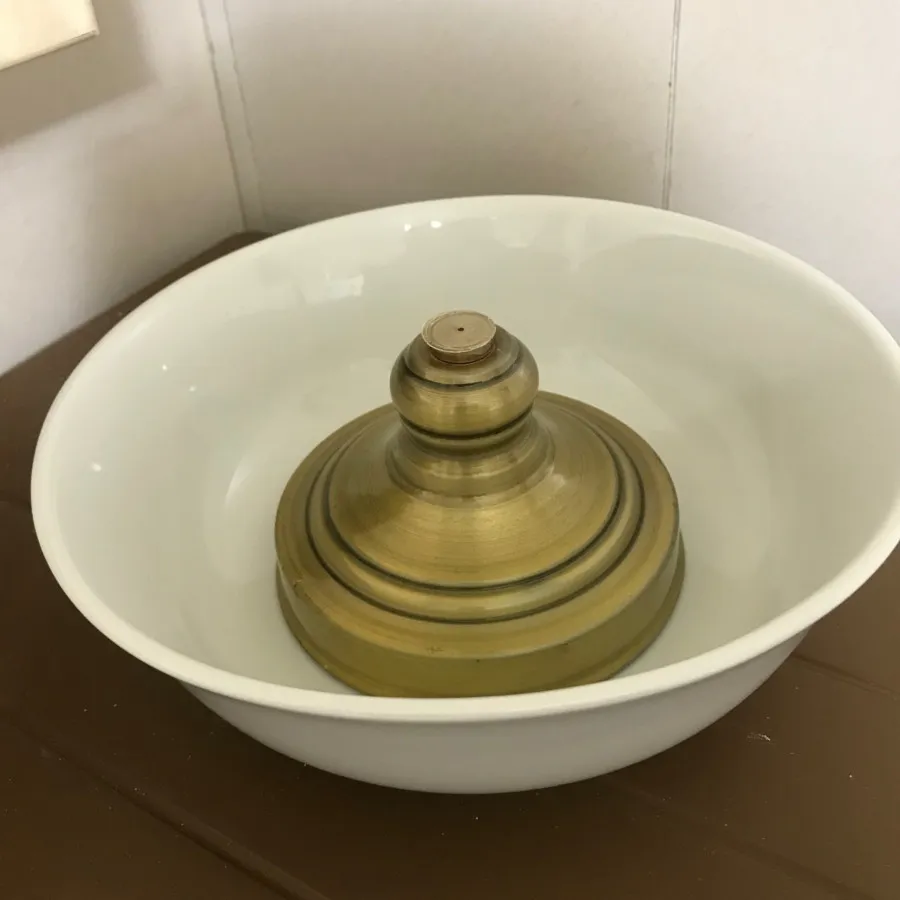 ظرف پایه دار