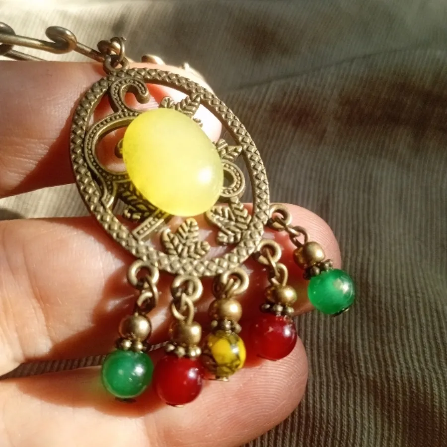 سنجاق و اویز طرح دار