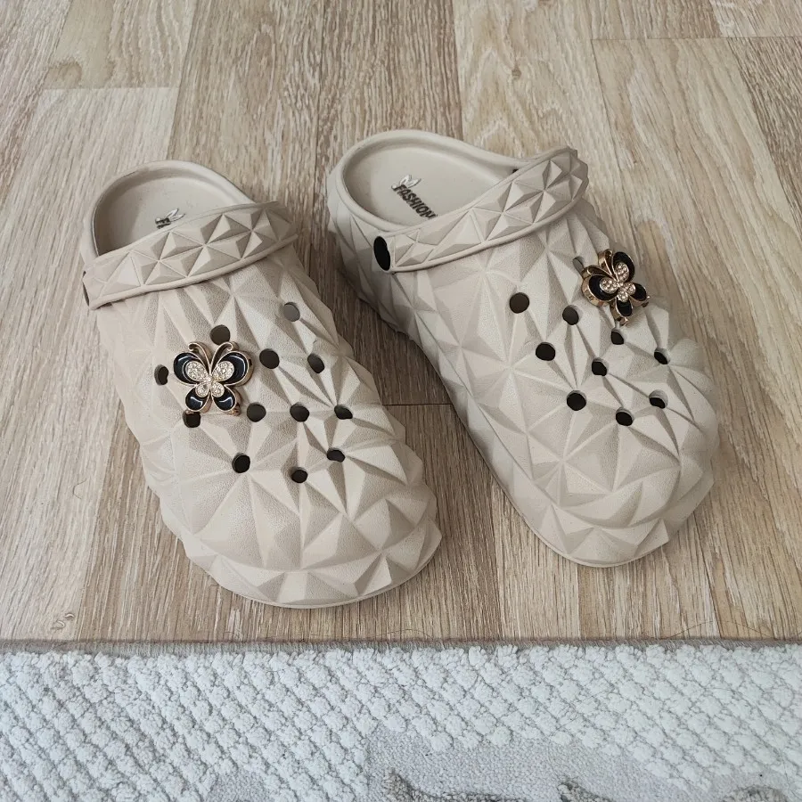 کراکس پروانه