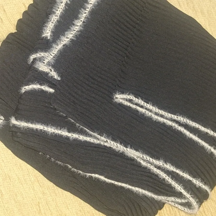 شال کاملا مشکی پلیسه ریز