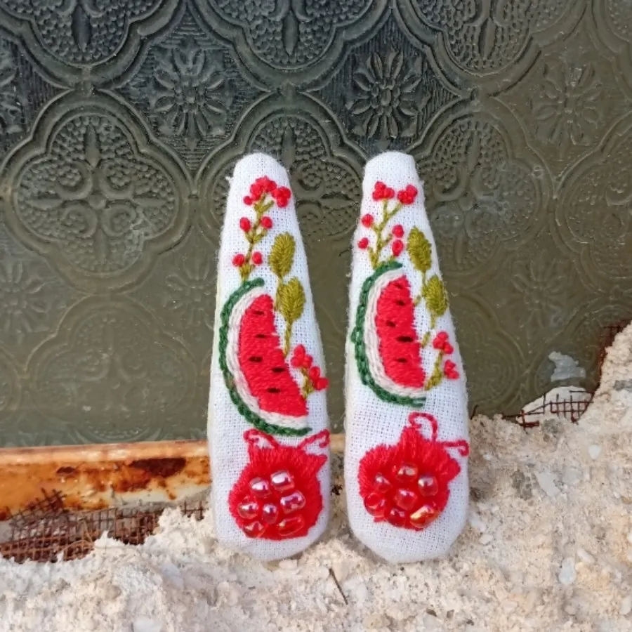 گیره گلدوزی شده یلدایی