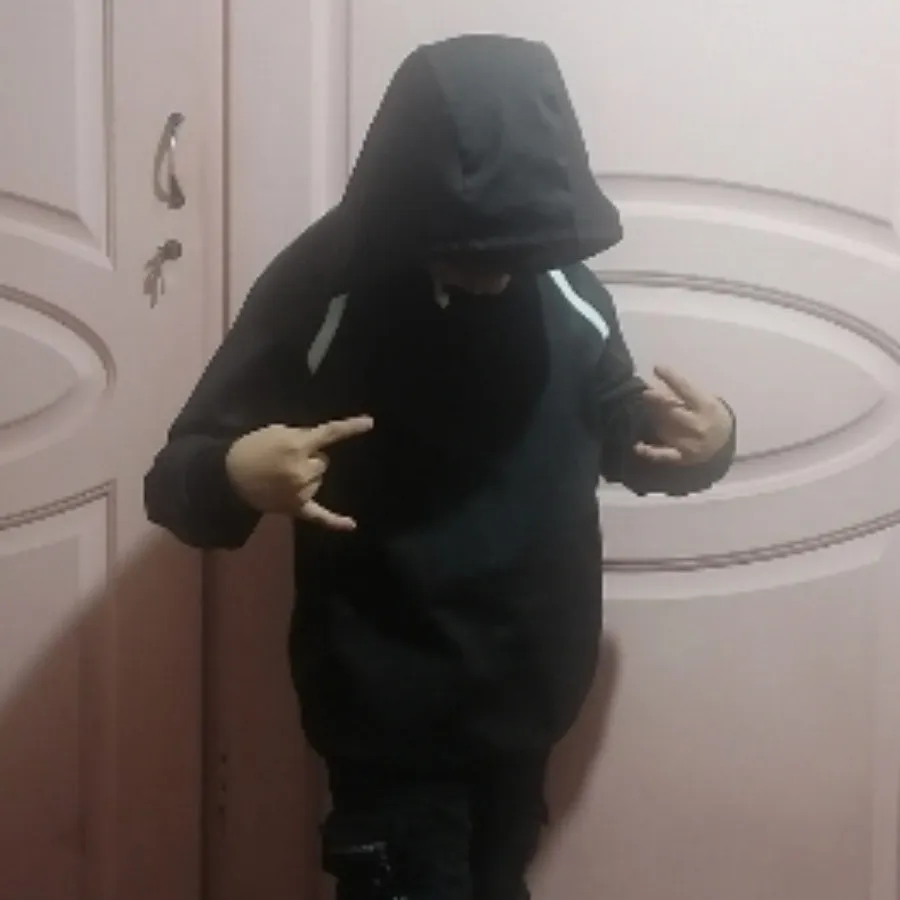 هودی مشکی توکرکی